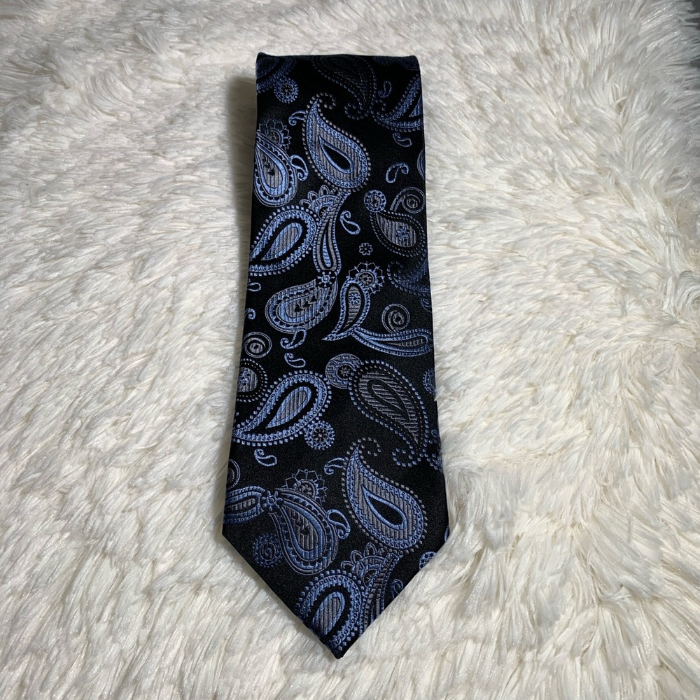☘️Axcess silk paisley tie